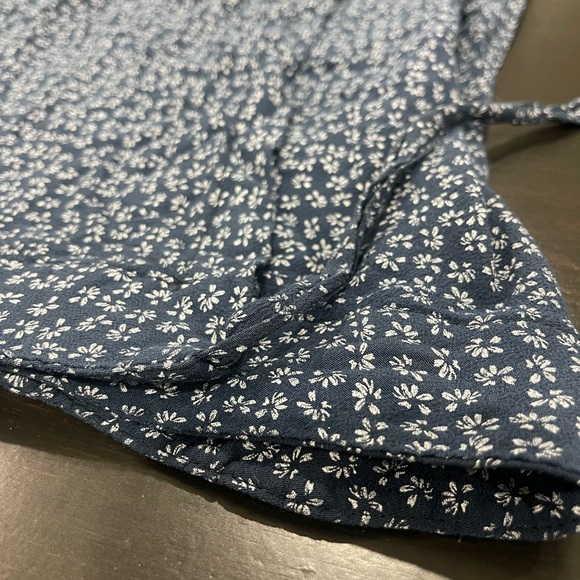 Brandy Melville Genevieve Navy Floral Wrap Skirt - Picture 6 of 6